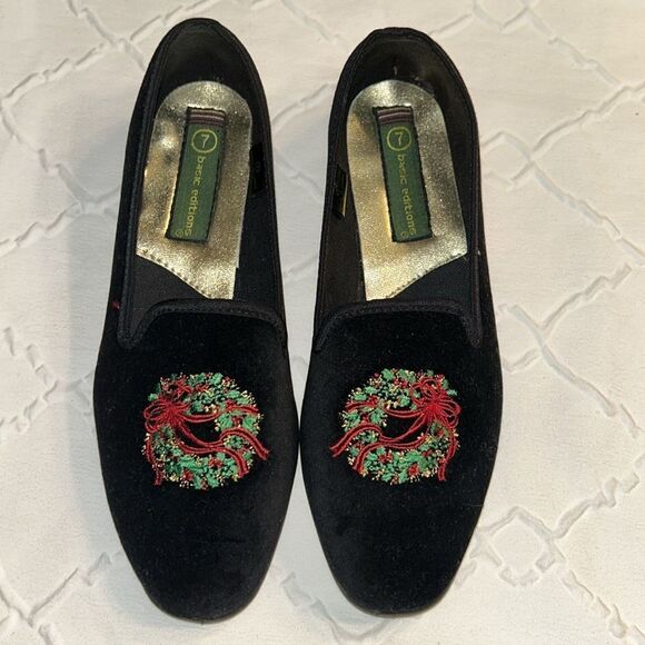 Basic Editions Christmas Wreath Embroidered Black Flat Shoes(Size 7) - Picture 5 of 7